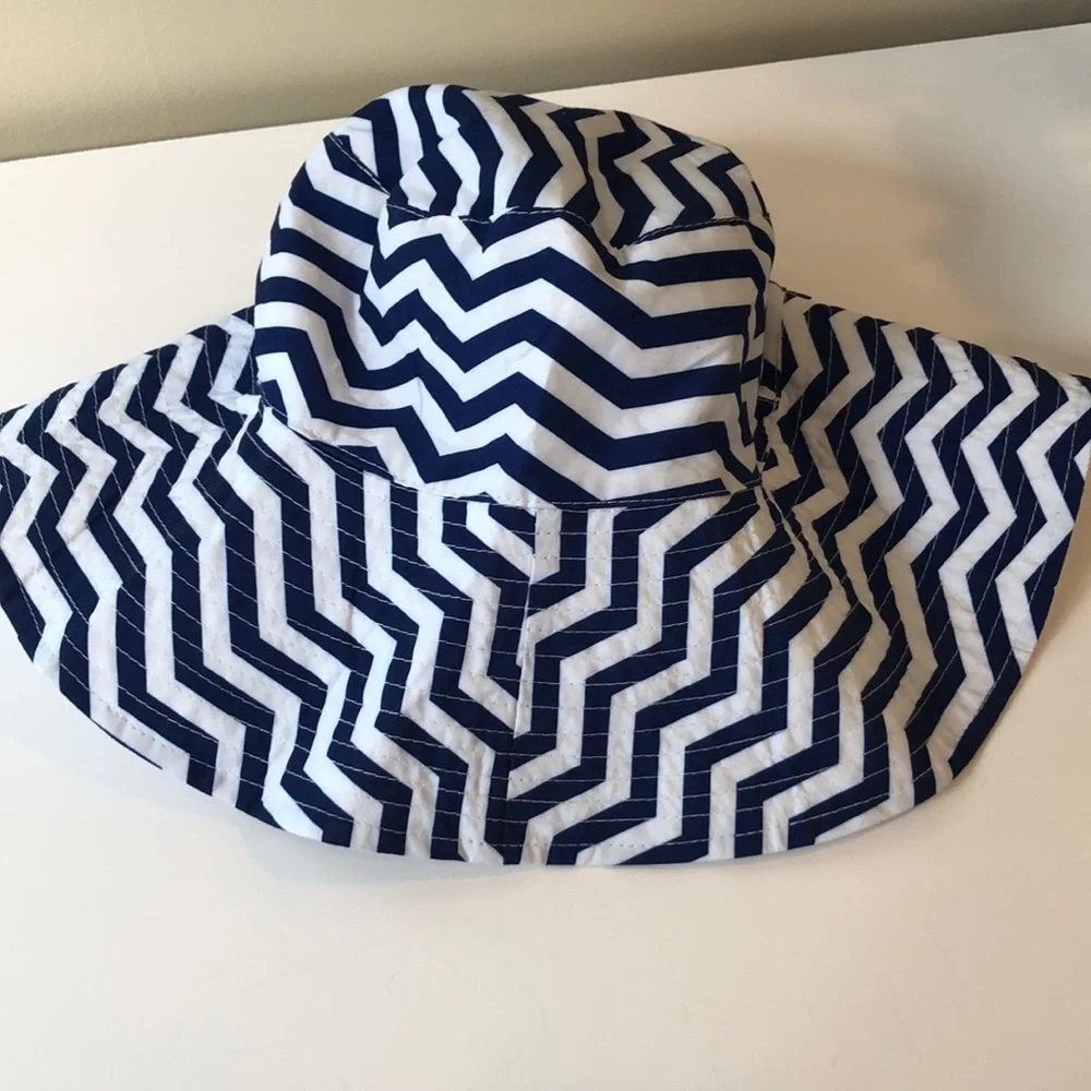 Chevron blue white bucket style summer beach casual lightweight hat preppy